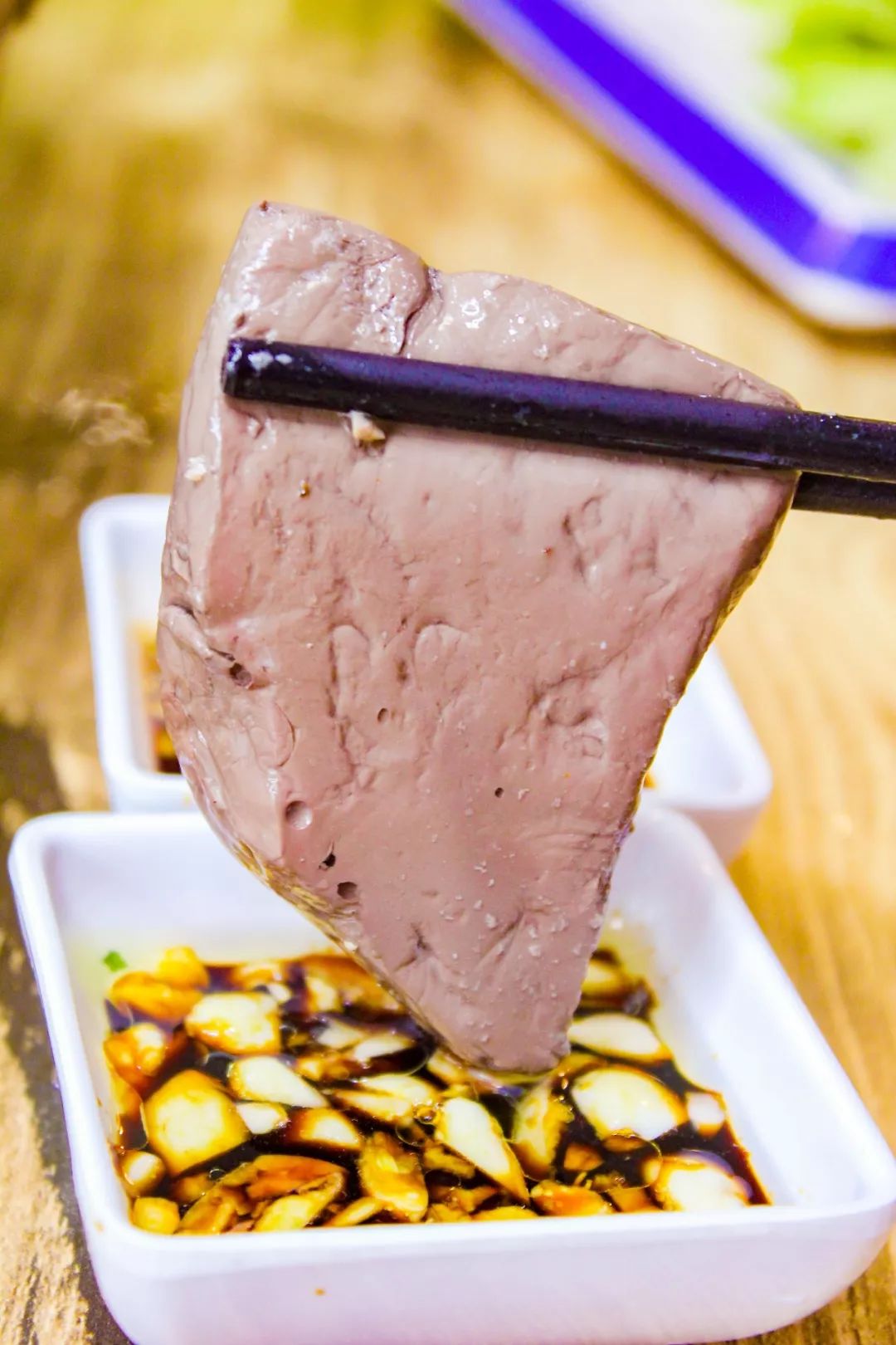 的口感力道,沾染上浓郁的酱料,越嚼香气越足~ c位给你们推荐~鹅乸饭