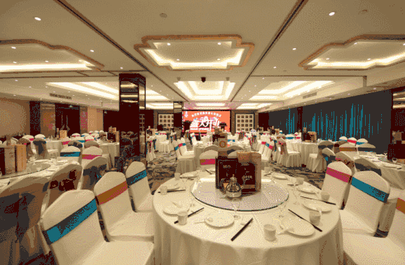 年会找我:套餐800元起,啤酒量贩买断,服务费全免,鑫复盛乐府酒店