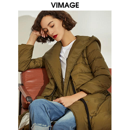 VIMAGE纬漫纪冬季新款时尚纯色收腰连帽加厚羽绒服中长款女V1011603 商品图1