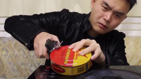 最恐怖的鲱鱼罐头你吃过吗？来看看吃过的发应