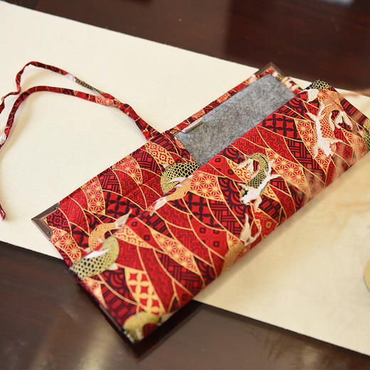 天一书局出品 吉祥锦鲤笔帘卷笔袋 复古中国风创意礼品笔帘 商品图3