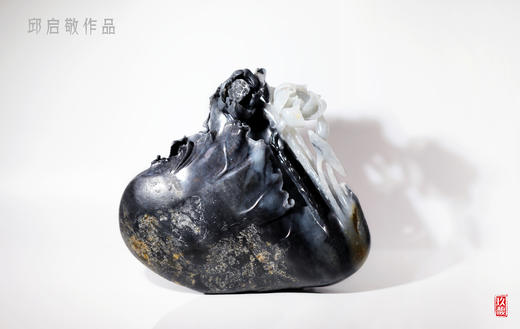 和田玉（青花）独籽摆件--残荷冷秋 （邱启敬）1740g 商品图0