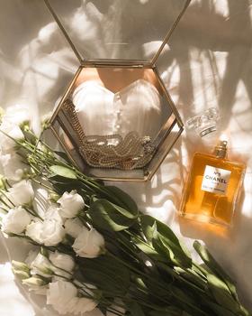 为什么毛孔会变大？教你养成零毛孔的细腻皮肤-【爱经课堂】