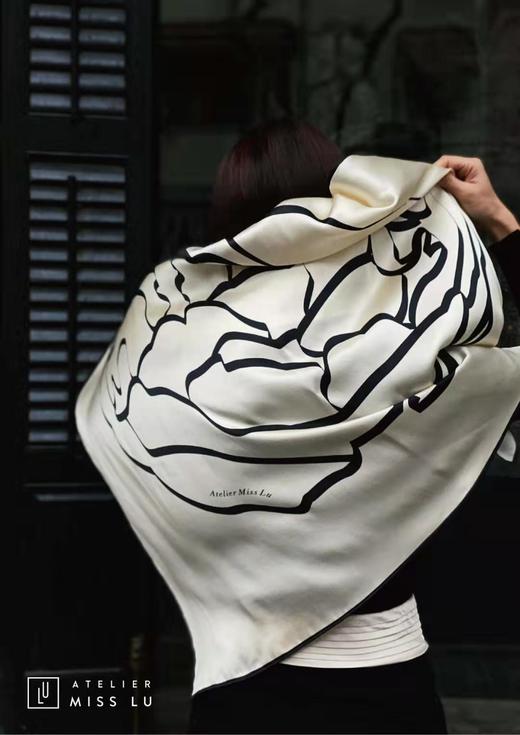 AtelierMissLu / Van  vega-花卉印花复古丝巾 商品图4