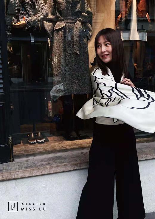 AtelierMissLu / Van  vega-花卉印花复古丝巾 商品图1