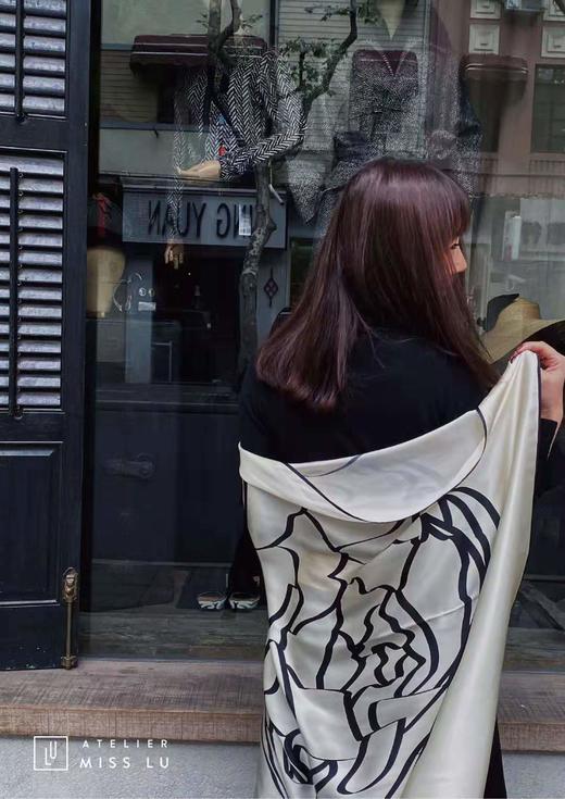 AtelierMissLu / Van  vega-花卉印花复古丝巾 商品图3