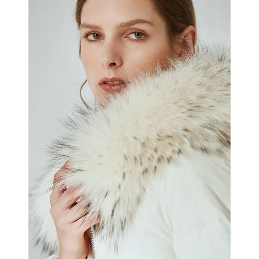 故障 EITIE爱特爱冬季纯色宽松毛领连帽加厚羽绒服女中长款6011707 商品图4