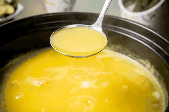 花胶鸡的软糯和鸡汤的鲜美相互融合