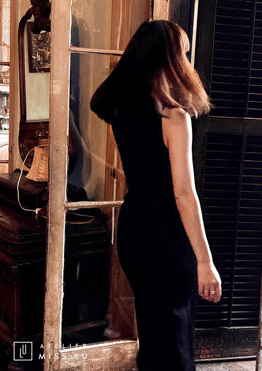 AtelierMissLu / Demeter-珍珠亮黑色高开叉露腰修身性感连衣裙 商品图4