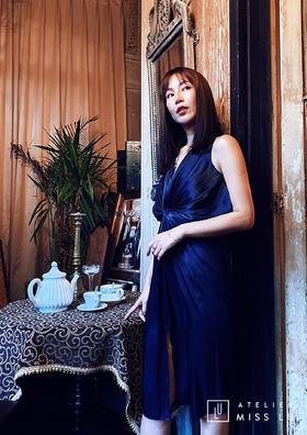 AtelierMissLu / Onirii-神秘蓝色带褶修身短款晚礼服背部装饰带