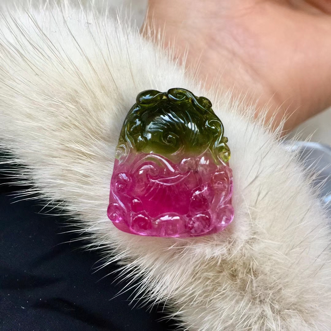 8mm8.4g立体饱满!西瓜碧玺雕件,不退不换