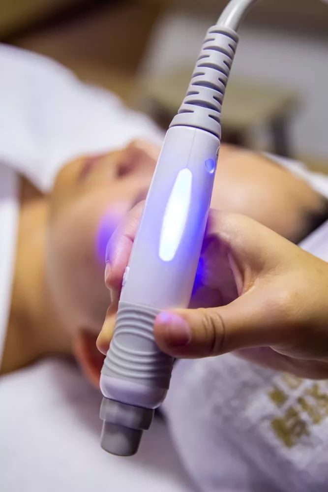 年的意大利一线品牌,由于需要专业的仪器和手法,多数用于专业美容机构