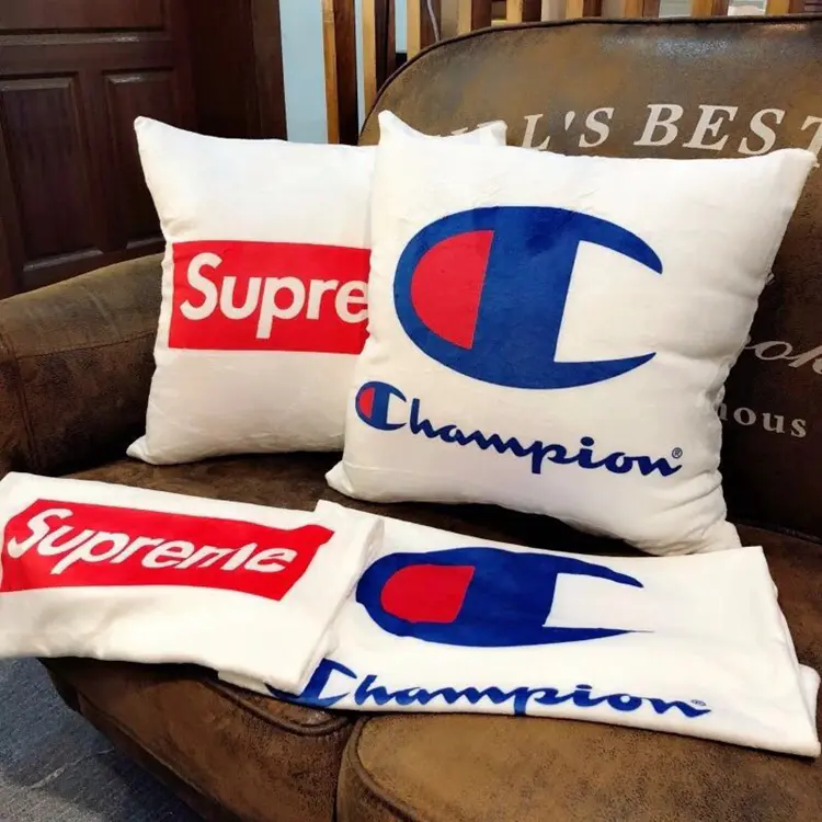 Supreme 和champion冠军联名抱枕