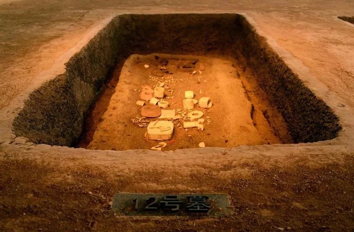 它是良渚古城区域内最高的墓地,从墓地的选址,设计,营建可看出反山