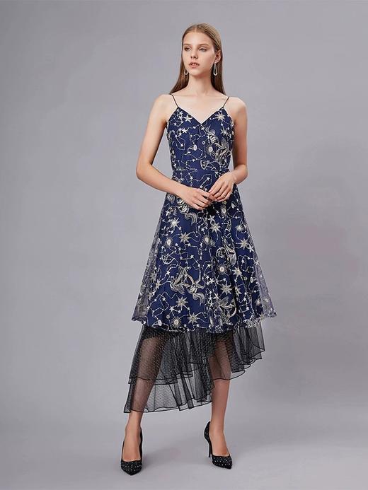 深蓝星空绣花黑网纱长款吊带连衣裙 商品图0