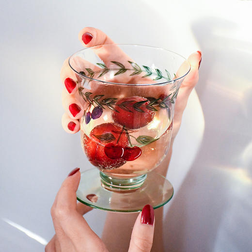 敲适合拍照的复古樱桃杯 精致时髦 酒时浪手工吹制刻绘高档水晶杯