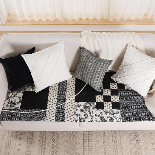 阳春小镇秋日后花园系列黑白艺术拼接沙发垫 商品图0