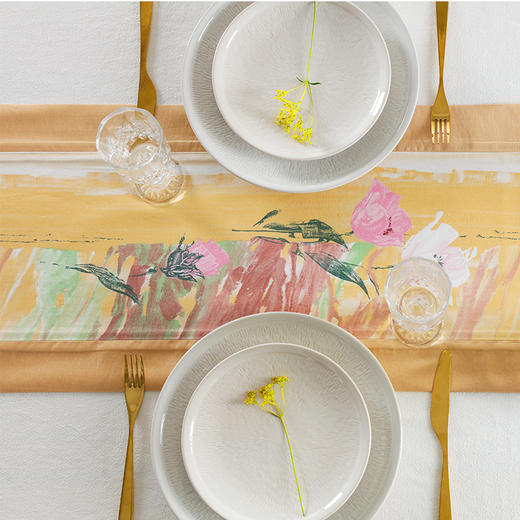 阳春小镇进口贡缎金色桌旗 商品图1