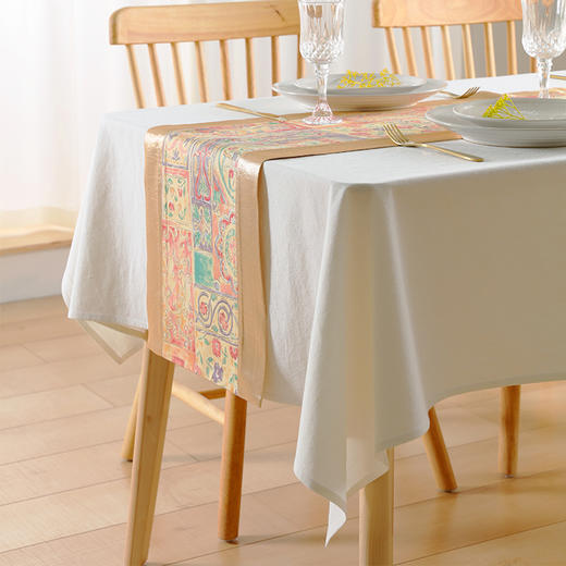 阳春小镇进口贡缎金色桌旗 商品图0