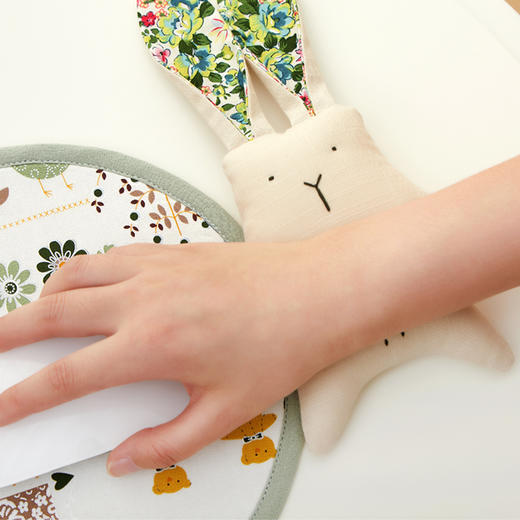 阳春小镇小萌兔鼠标手枕 商品图0
