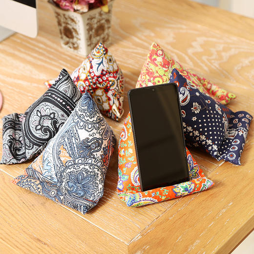 阳春小镇手工布艺手机支架 商品图0