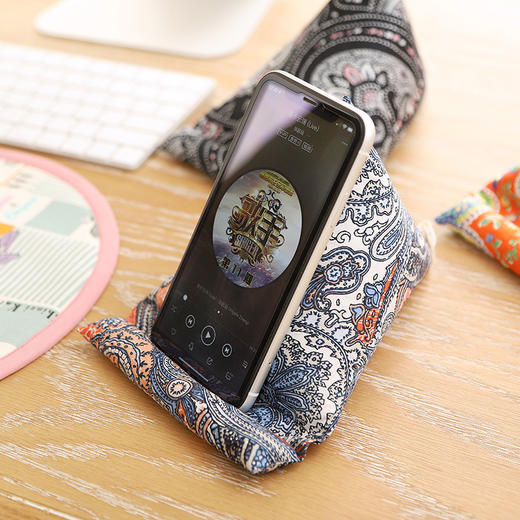 阳春小镇手工布艺手机支架 商品图2