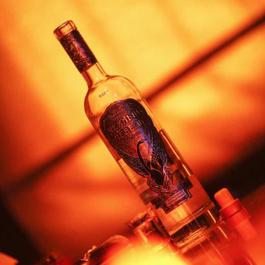 拉达米尔黑天鹅伏特加700ml 宴会聚餐调酒送礼 俄优品