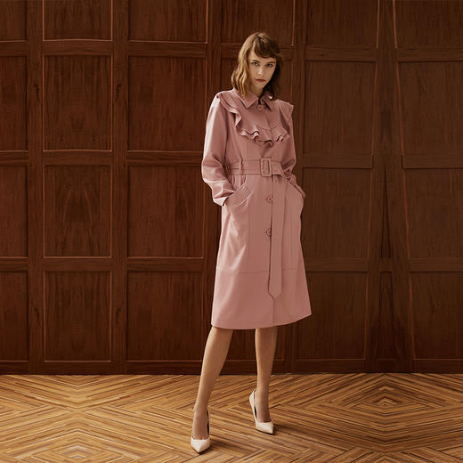 荷叶领粉色天丝长风衣 商品图0