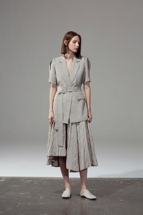 肩袖压褶短袖西服