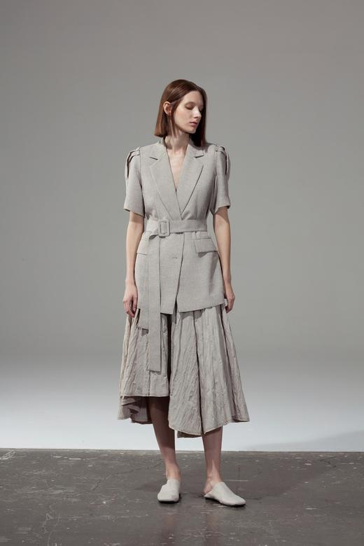 肩袖压褶短袖西服 商品图0