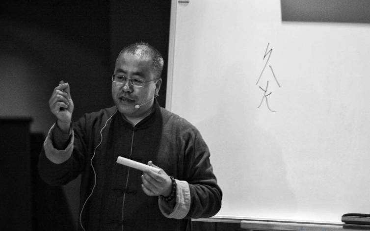 范长伟关“艾”男性