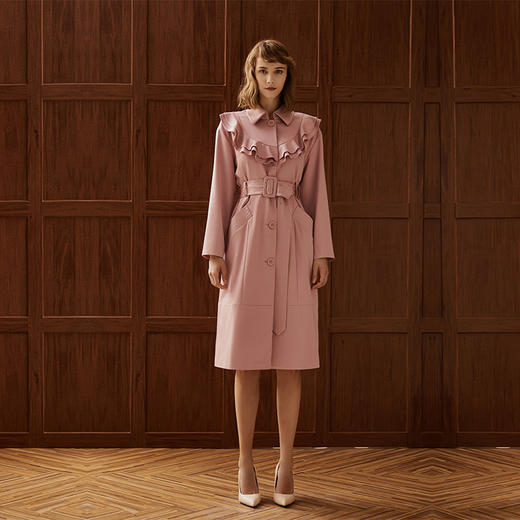 荷叶领粉色天丝长风衣 商品图3