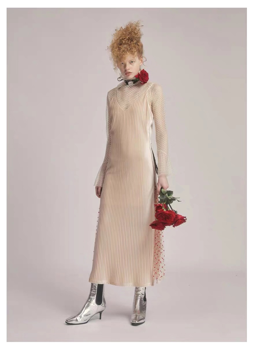 班晓雪/banxiaoxue 春季柔软丝绒网纱插片v领吊带连衣裙女