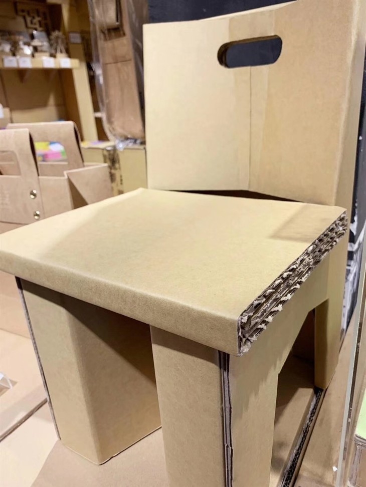 纸盒变椅子图片