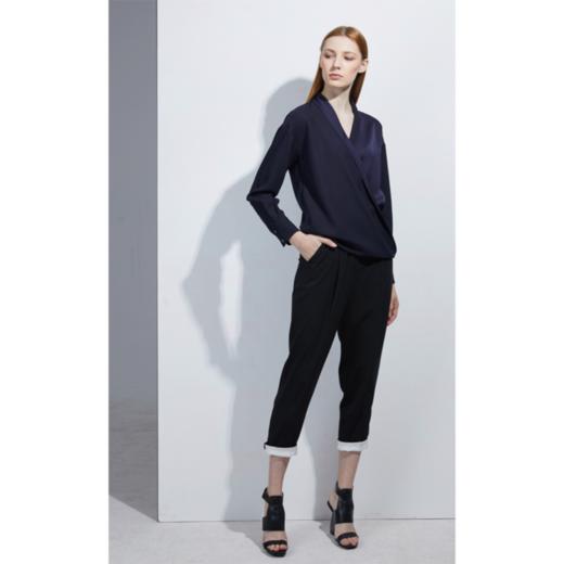 深V极简风摩比斯环上衣 商品图0