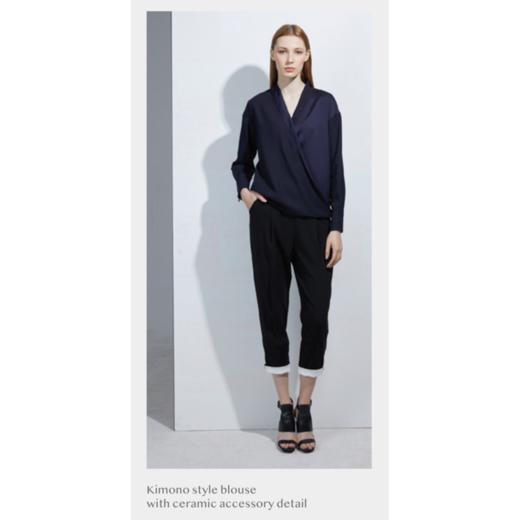 深V极简风摩比斯环上衣 商品图1