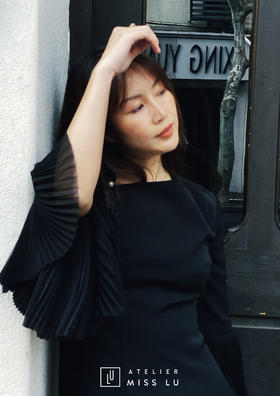 AtelierMissLu / Natalia-黑色不规则领口修身裙