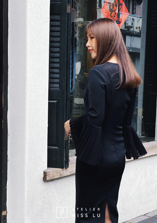 AtelierMissLu / Natalia-黑色不规则领口修身裙 商品图5