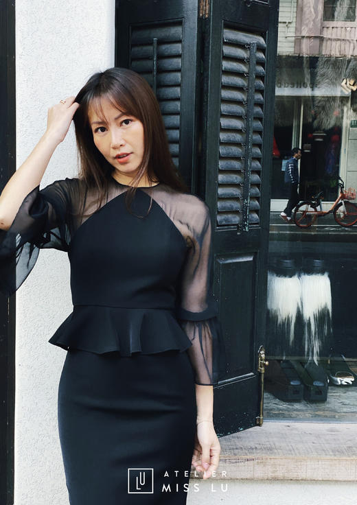 AtelierMissLu / Nuria-光泽黑色拼纱性感包身裙 商品图0