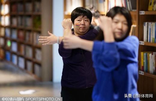 专家呼吁：老年人迈开腿 居家适当锻炼身体 商品图0