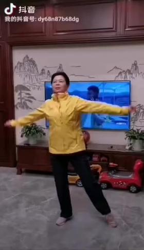 会长邓祥英在抗疫“一线”率先垂范