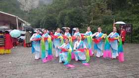 雪松舞蹈队（队长：冯群）