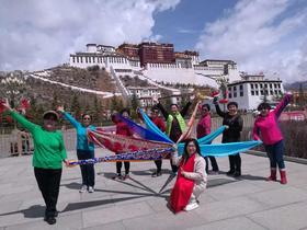 开心俏夕阳健身队（队长：刘红）