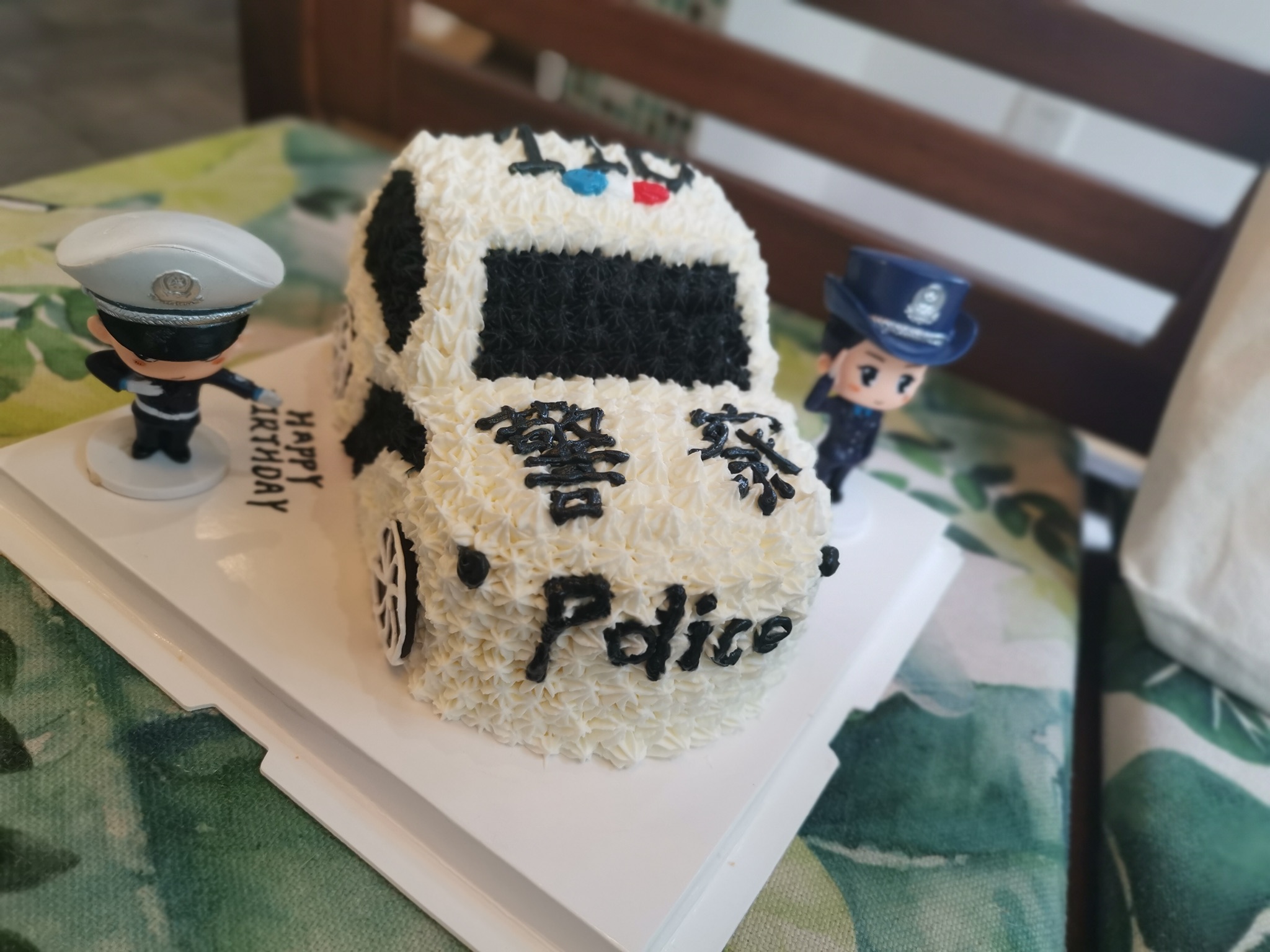 警车奶油蛋糕下单前请仔细阅读商品详情 如需增加或者修改文字 请下单