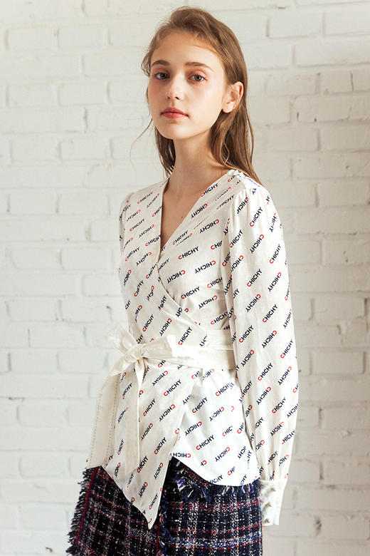 chichy 秋冬时尚新品v领针织套头衫收腰显瘦女上装潮