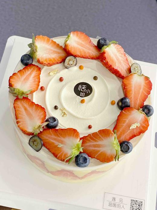 草莓🍓蛋糕。松软的原味蛋糕，夹心部分由草莓卡仕达酱➕动物奶油➕酸甜树莓果肉果冻➕新鲜草莓，因为超级好吃一定要选大一号哦 商品图5