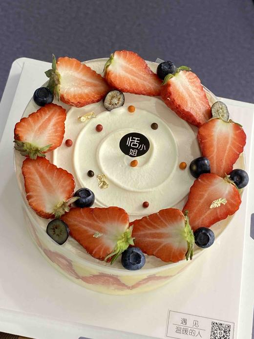 草莓🍓蛋糕。松软的原味蛋糕，夹心部分由草莓卡仕达酱➕动物奶油➕酸甜树莓果肉果冻➕新鲜草莓，因为超级好吃一定要选大一号哦 商品图7