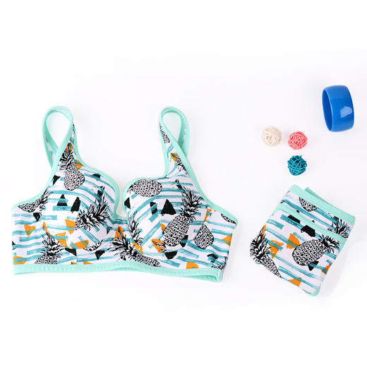 芬狄诗 菠萝印花运动风上下套泳装fs0640