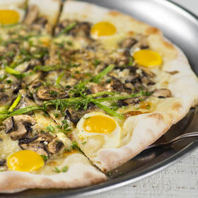 黑松露牛肝菌菇披萨 Porcini Mushroom Pizza with Truffle Oil