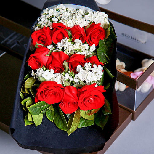 一生的幸福    11支红玫瑰，相思梅，栀子叶搭配，60cm礼盒！（1930） 商品图4
